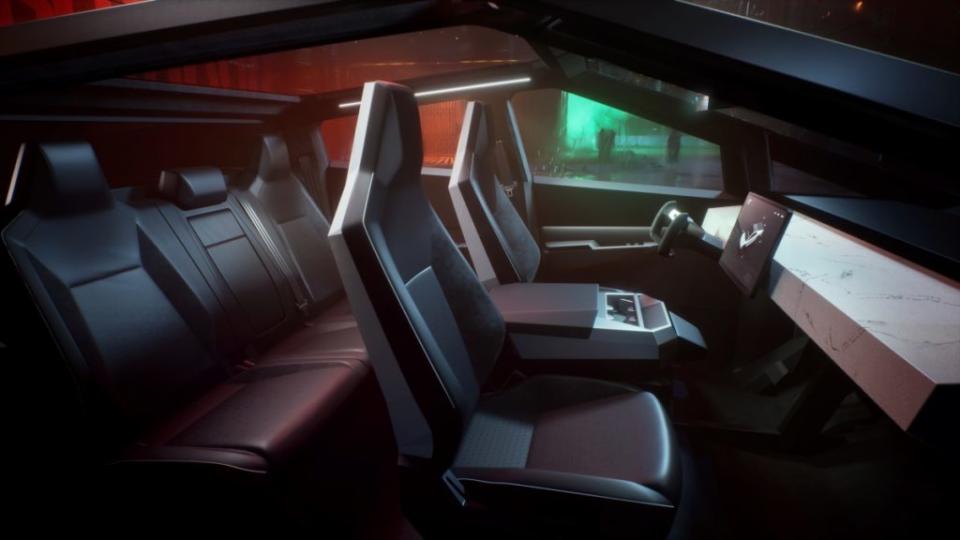 駕駛艙佈局跟Model S／X相近，但座位數有同極少見的6人座設定。(圖片來源/ Tesla)
