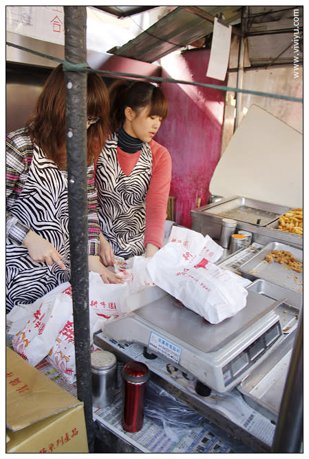 苗栗苑裡早市美食六連發～采園飯丸＋無招牌飯丸＋通霄煎包＋苑裡煎餃＋進發魚丸店＋王記魚丸