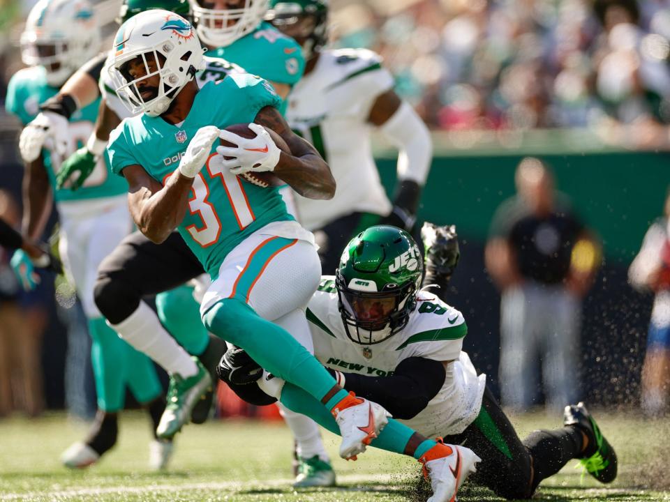 Raheem Mostert escapes a tackle against the New York Jets.