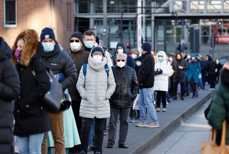 La noticia de la nueva cepa llega en medio de una ola de contagios que sacude de sobremanera a países de Europa como Alemania y Reino Unido