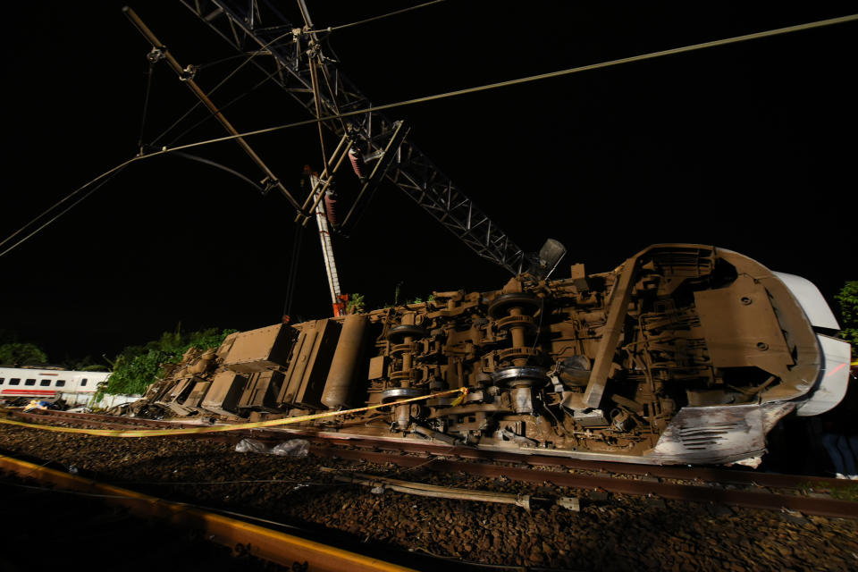 Train derails in Taiwan