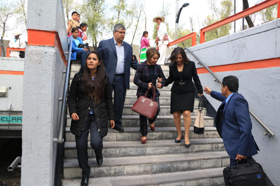 CIUDAD DE MÉXICO, 22SEPTIEMBRE2016.- Minerva Hernández y Carmen Alfaro, diputadas del PAN llegaron en Metro a la Cámara de Diputados para conmemorar el Día Mundial sin Auto. FOTO: SAÚL LÓPEZ /CUARTOSCURO.COM