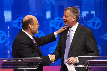 Democratic New York City mayoral candidate Bill de Blasio (R), and Republican New York City mayoral candidate Joe Lhota shake hands at the conclusion of their first televised debate at WABC/Channel 7 studios in New York, October 15, 2013. REUTERS/James Keivom/Pool