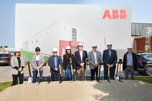 In the photo: Katie Bessette, ABB; Bruno Verenini, Architecture 49; Luciano Salvatore, GLS; Roula Abi-Ghanem, Montoni; Tim Thomas, Mayor of Pointe-Claire; Alain Quintal, ABB; Vince Pesce, ABB; Brent Cowan, Councillor for District 8 -Oneide, Pointe-Claire