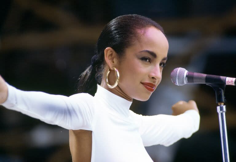 Sade en Live Aid, en 1985, como una de las grandes figuras de la música de mediados de los 80