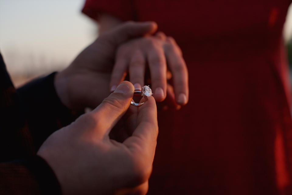 Heiratsanträge gibt es viele - kreativ sind aber nicht alle (Symbolbild: Getty Images)