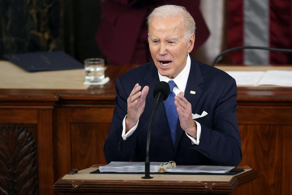 President Biden said companies should ‘do the right thing’ and stop buying back their own shares. <a href="https://newsroom.ap.org/detail/BidenOil/e9009d5ff31a4a7792593c5974d1d79f/photo?Query=biden%20union&mediaType=photo&sortBy=arrivaldatetime:desc&dateRange=Anytime&totalCount=2242&currentItemNo=1" rel="nofollow noopener" target="_blank" data-ylk="slk:AP Photo/Patrick Semansky;elm:context_link;itc:0;sec:content-canvas" class="link ">AP Photo/Patrick Semansky</a>