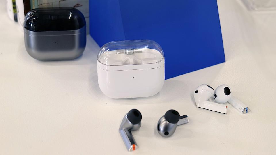 <p>Samsung's Galaxy Buds 3 and Galaxy Buds 3 Pro now have an AirPods-like stickbud design.</p>
