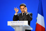 <b>4 mai 2008. Annonce d'un plan de relance pour la France.</b> <br> A Douai, Nicolas Sarkozy annonce un plan de relance pour la France de 26 milliards d'euros pour lutter contre la crise économique mondiale, en supportant notamment les infrastructures publiques, la trésorerie des entreprises, le marché de l'emploi et celui de l'industrie automobile. AFP