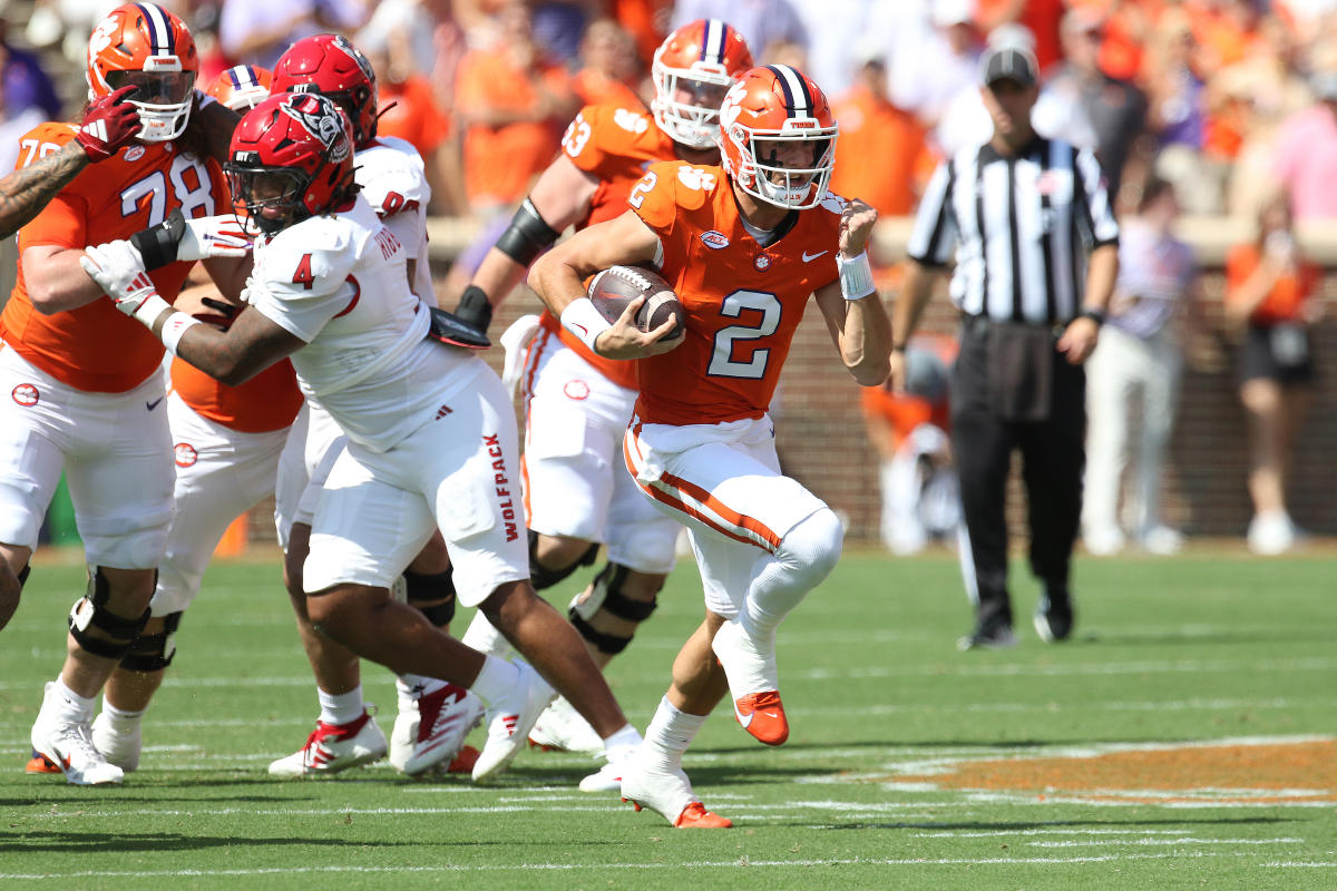 No. 21 Clemson scores 45 points in the first half in the win over NC State