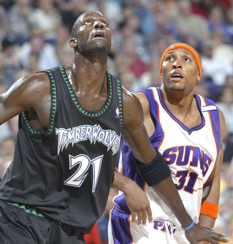Phoenix Suns' Shawn Marion battles for rebound position against Minnesota Timberwolves' Kevin Garnett during 1st half action, at America West Arena, in Phoenix, on Dec. 3, 2004
