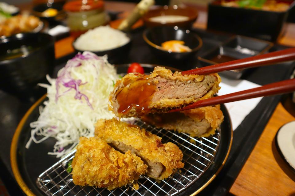 itacho tonkatsu - beef closeup