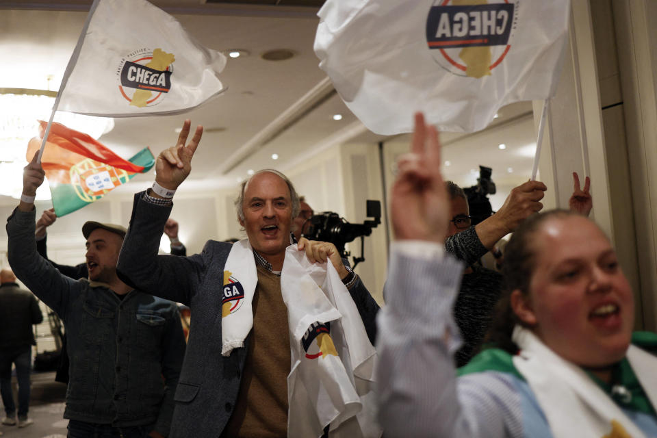 Les supporters de Chega, le parti d’extrême droite, célèbrent les résultats des législatives le 10 mars 2024. 