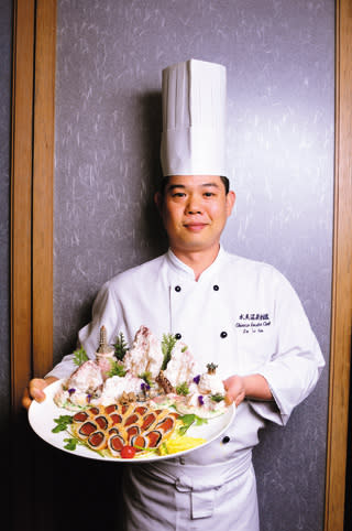  B.水美溫泉會館的葉福來主廚，喜歡在傳統中求新求變，他以多種料理手法研發出創新酒家菜。 