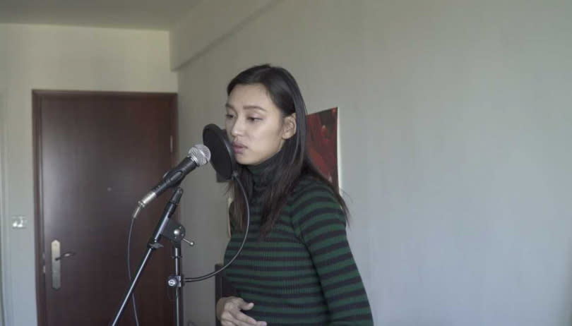 王丹妮在梅艷芳生前音樂監督趙增熹下練唱。