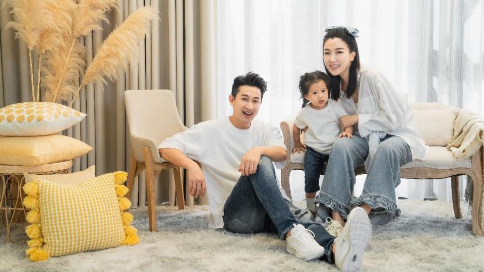 邱凱偉帶著老婆ViVi、兒子Travis，留下珍貴全家福。（圖／夏樂影像提供）