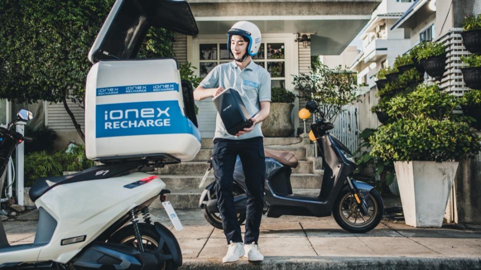 Kymco推出專為Ionex 3.0電動機車騎士所打造的個人化專屬送電服務，騎士只要用手機操作就可以啟動。