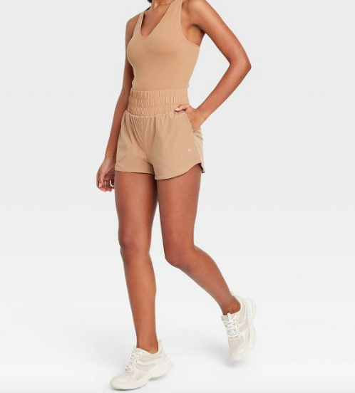 Does anyone else find that the Soft Ambitions shorts gives them a camel  toe? Scored these for $30 on poshmark but now I'm not so sure :  r/lululemon