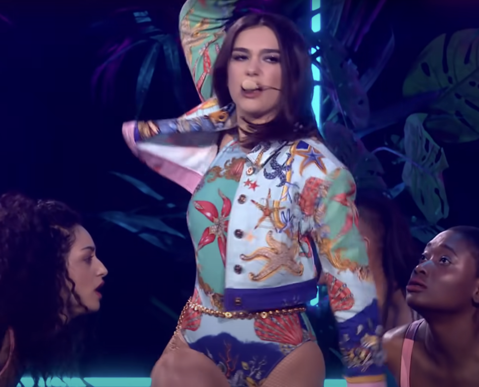 Dua dancing