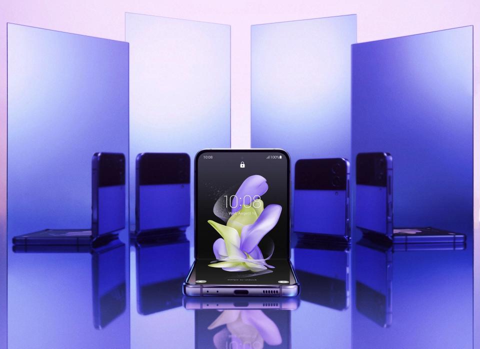 <p>Samsung's clamshell foldable phone for 2022.</p>
