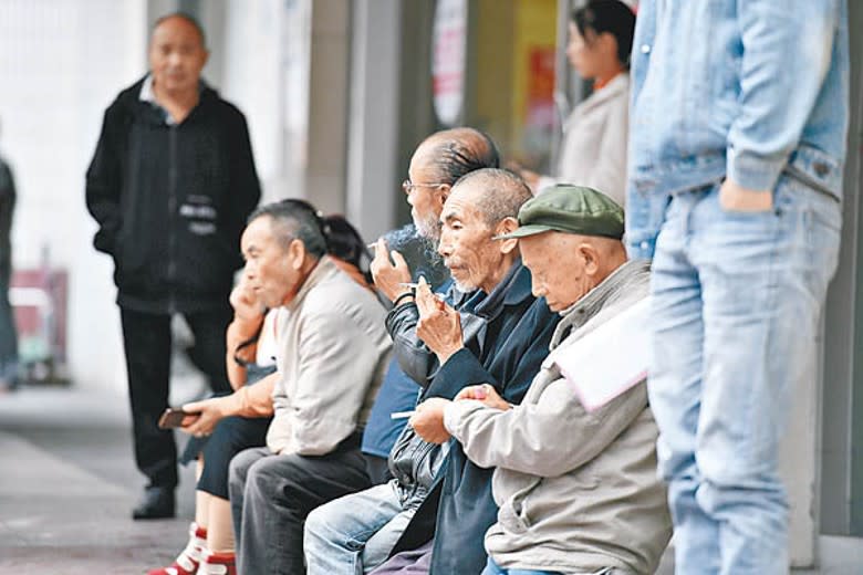 中國目前養老金制度改革迫在眉睫。
