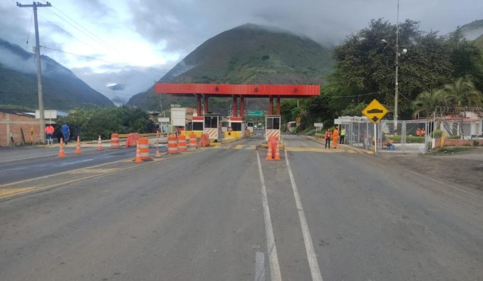 Interrupción de paso de la vía Buga - Buenaventura (Valle del Cauca, Colombia) por bloqueos. Foto: Colfecar.