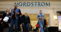 <p>NORDSTROM: La cadena minorista provocó la ira del presidente Trump -vía Twitter- cuando decidió eliminar la marca de su hija. La compañía dijo que la decisión se debía a una caída de las ventas. “Cada año recortamos cerca del 10% [de las marcas usadas] y refrescamos nuestro surtido con aproximadamente la misma cantidad”, dijo un representante de Nordstrom a Business Insider. “En este caso, basado en el rendimiento de la marca, hemos decidido no comprarla para esta temporada”. Foto: Reuters </p>