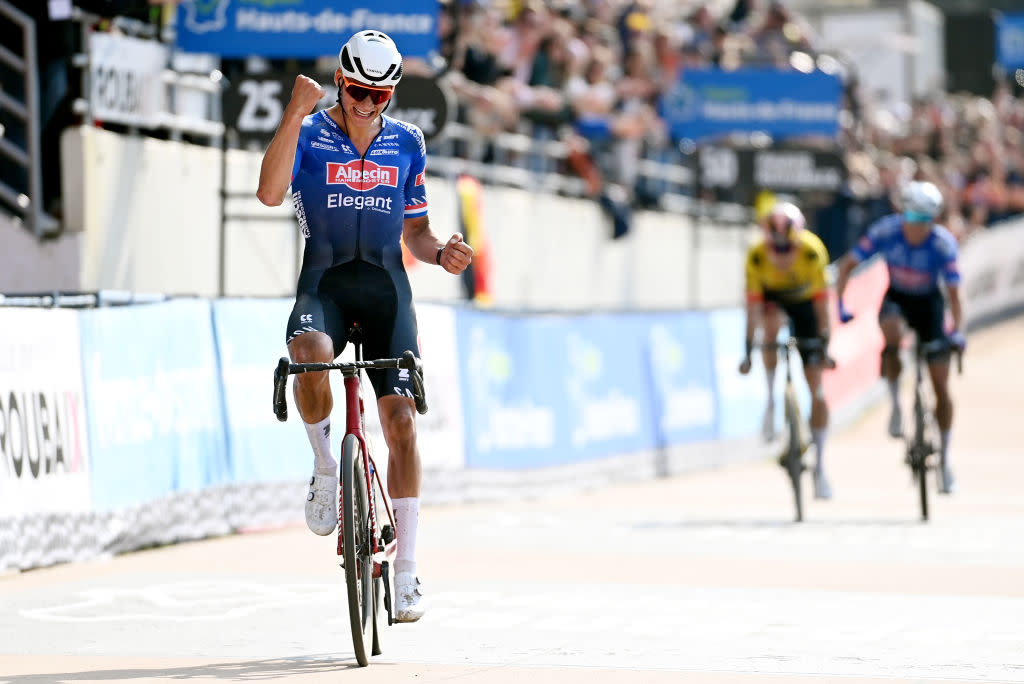  Mathieu van der Poel wins the 2023 edition of Paris-Roubaix 