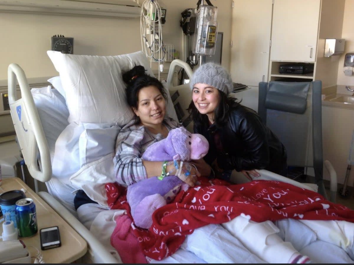 Kiaha Kurek lies in hospital bed beside visiting family after a car collision on a first date (Kiaha Kurek / SWNS)