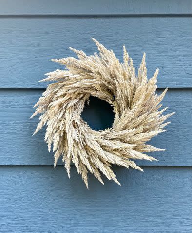 <p><a href="https://www.etsy.com/listing/1249053822/year-round-neutral-pampas-grass-wreath" data-component="link" data-source="inlineLink" data-type="externalLink" data-ordinal="1" rel="nofollow">Etsy</a></p>