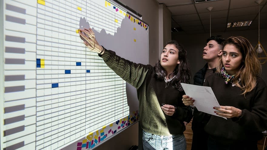 Alumnos egresados del secundario pueden pedir una beca Santander para estudiar en ITBA