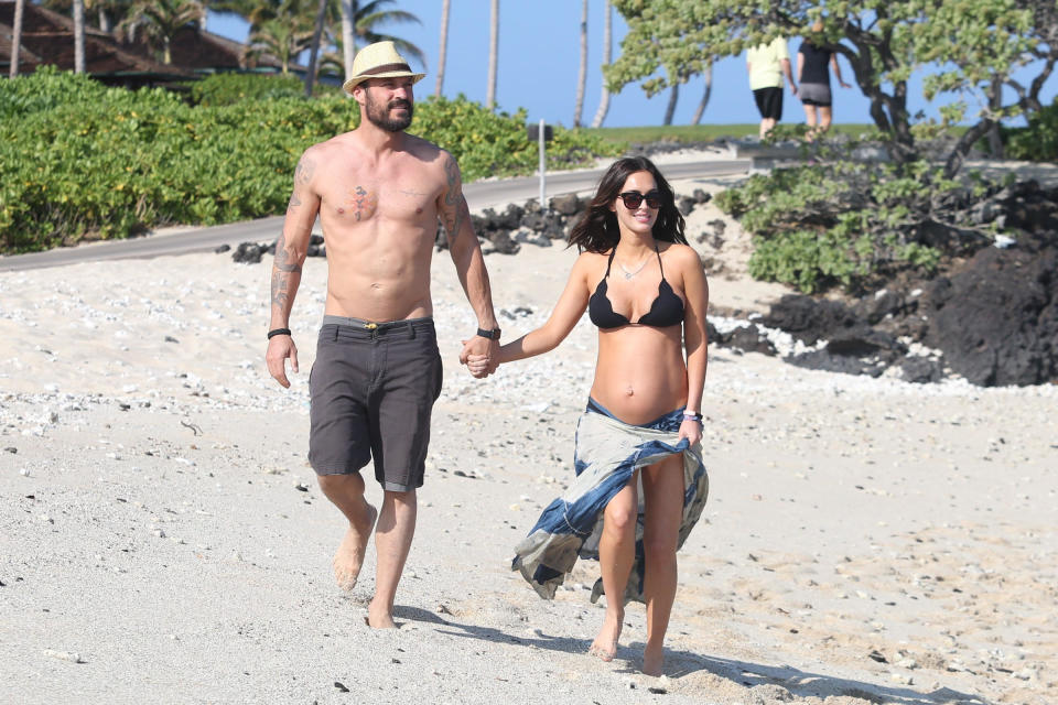 Megan Fox and Brian Austin Green show PDA in Hawaii. (Photo: AKM-GSI)