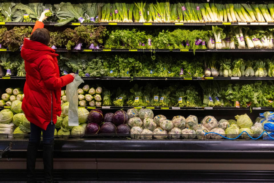 Inflation A person shops for vegetables at a supermarket in Manhattan, New York City, U.S., March 28, 2022. REUTERS/Andrew Kelly