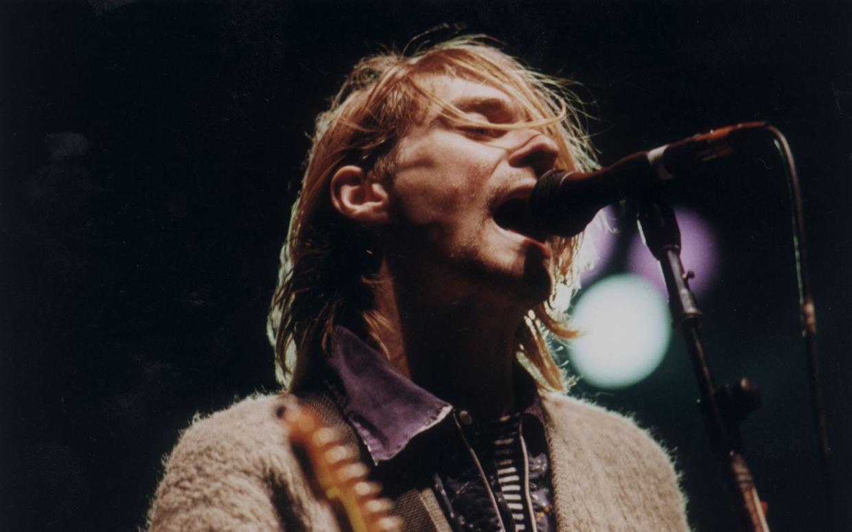 Eine Gitarre, die Kurt Cobain einst auf der Bühne zerschmettert hatte, wurde für eine knappe halbe Million US-Dollar versteigert. (Bild: JOEY MCLEISTER/Star Tribune via Getty Images)