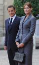 <p>Nicolas Sarkozy: 5' 5"<br>Carla Bruni: 5' 9"</p>