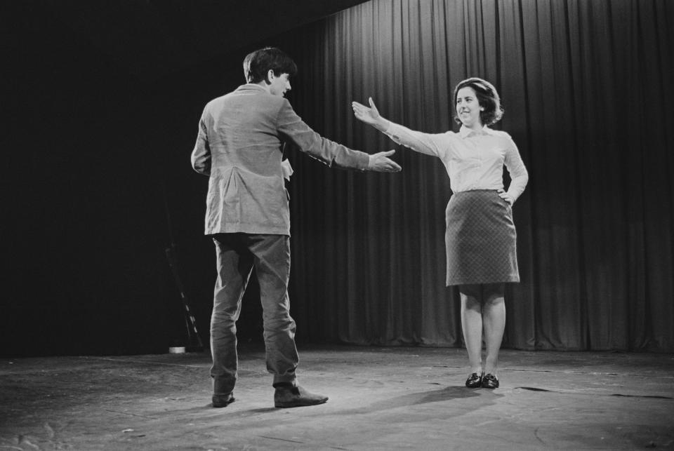 Oxford University students Eliza Manningham-Buller and Gyles Brandreth, members of the Dramatic Society, rehearse for pantomime 'Cindarella', Oxford, UK, 7th November 1968. (Photo by Rex George/Daily Express/Getty Images)