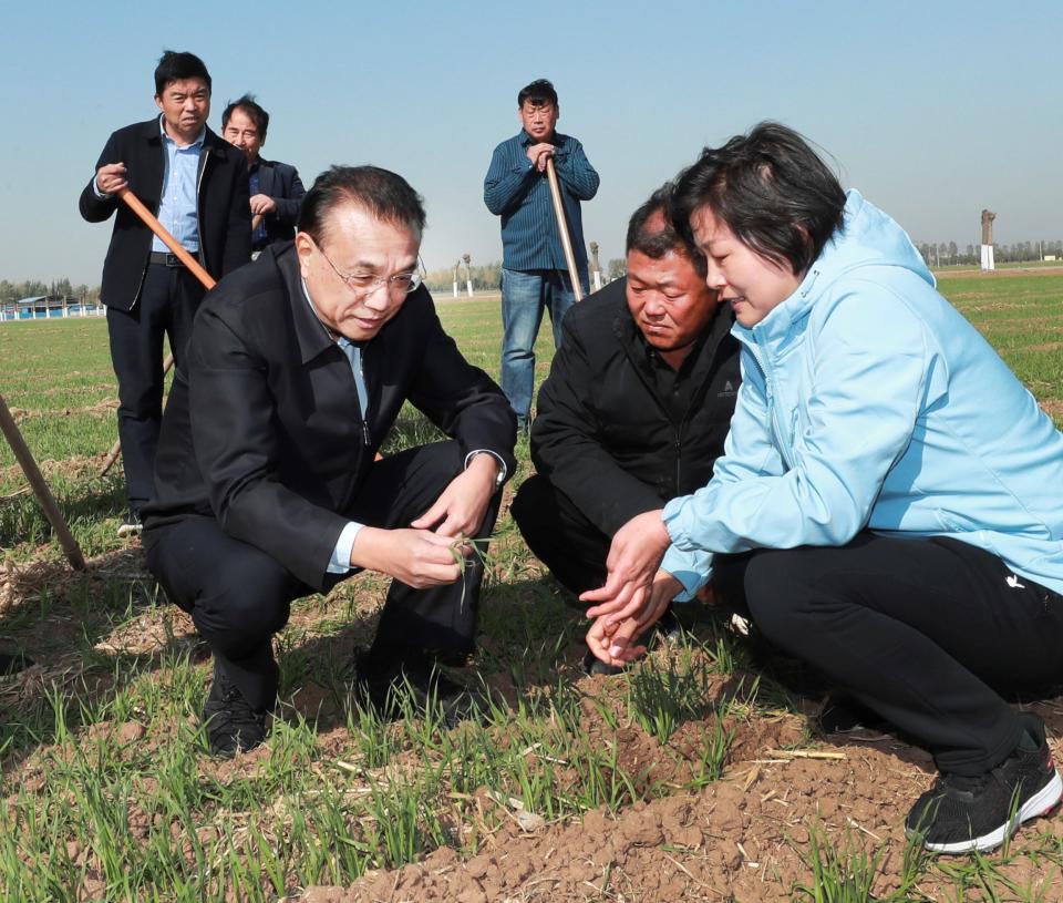 李克強（前左）是中國史上學歷最高的國務院總理，作風相對低調。（示意圖／Getty Images）