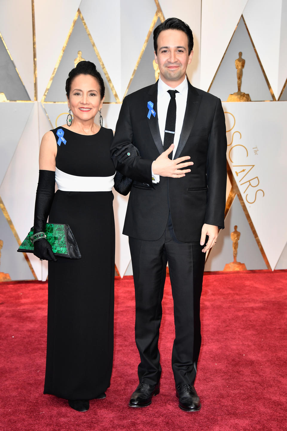 Lin-Manuel Miranda and his mom, Luz Towns-Miranda, at the Academy Awards in 2017. (Photo: Getty Images)