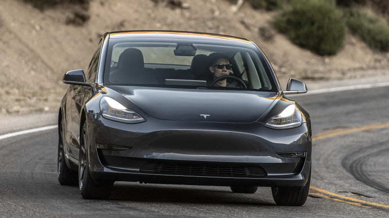 <em>圖/ 讓車主又愛又恨！《消費者報告》不再推薦Tesla Model 3</em>