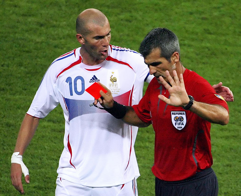 Berlin, GERMANY:  French midfielder Zinedine Zidane talks to Argentinean referee Horacio Elizondo after he gave him a red card during the World Cup 2006 final football match between Italy and France at Berlin?s Olympic Stadium, 09 July 2006.  AFP PHOTO/JOHN MACDOUGALL  (Photo credit should read JOHN MACDOUGALL/AFP via Getty Images)