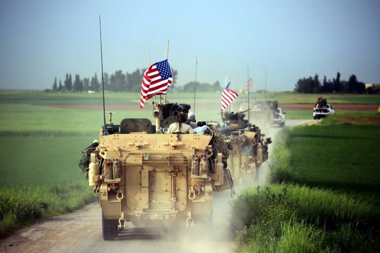 A US military presence alongside Kurdish People's Protection Units (YPG) fighters in Syria close to the Turkish border has met with Turkish criticism