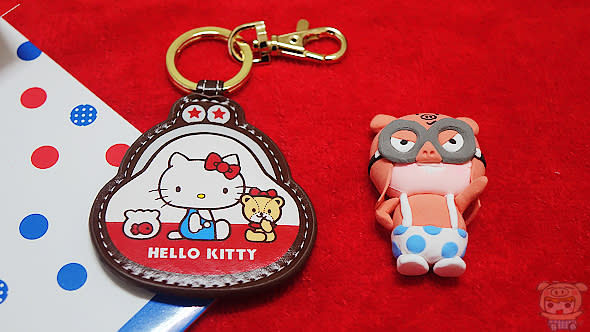 好看又實用的 Hello Kitty皮革造型悠遊卡 - 零錢包款 來囉