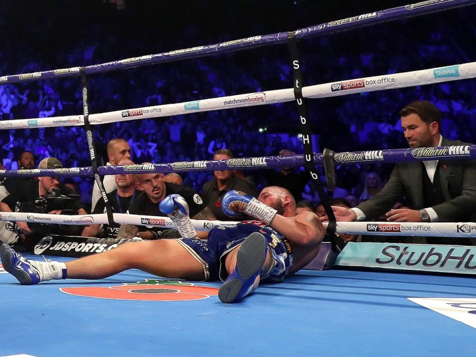 Bellew fue brutalmente noqueado por Usyk en el octavo asalto de su choque de 2018 (Getty)