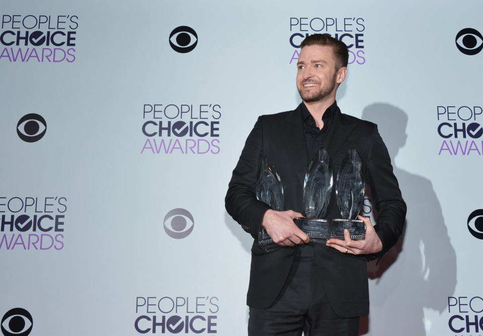 Justin Timberlake, winner of the Favorite Album, Favorite Male Artist and Favorite R&B Artist awards poses in the press room at the 40th annual People's Choice Awards at Nokia Theatre L.A. Live on Wednesday, Jan. 8, 2014, in Los Angeles. (Photo by John Shearer/Invision/AP)