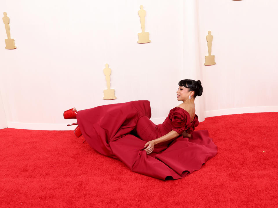 Liza Koshy attends the 96th Annual Academy Awards, red carpet, red carpet falls, pleaser platform heels, red pleaser pumps, 7-inch stilettos, liza koshy oscars fall, liza koshy oscars red carpet, marchesa gown