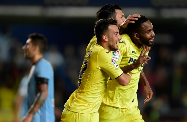 Villarreal's forward Cedric Bakambu (C) celebrates with Nicola Sansone and Roberto Soriano after scoring on October 16, 2016