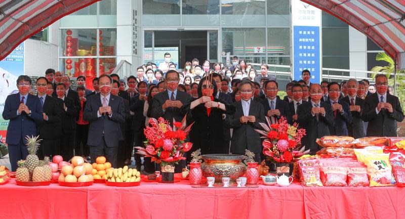 裕隆集團執行長嚴陳莉蓮親自主持集團新春開工團拜。（裕隆提供）