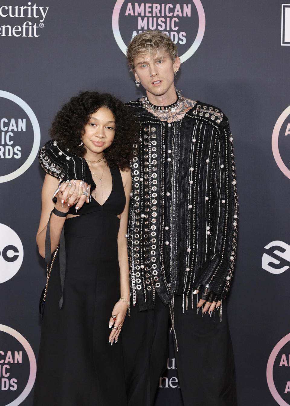 Casie Colson Baker and Machine Gun Kelly attend the 2021 American Music Awards at Microsoft Theater on November 21, 2021 in Los Angeles, California. (Photo by Amy Sussman/Getty Images)