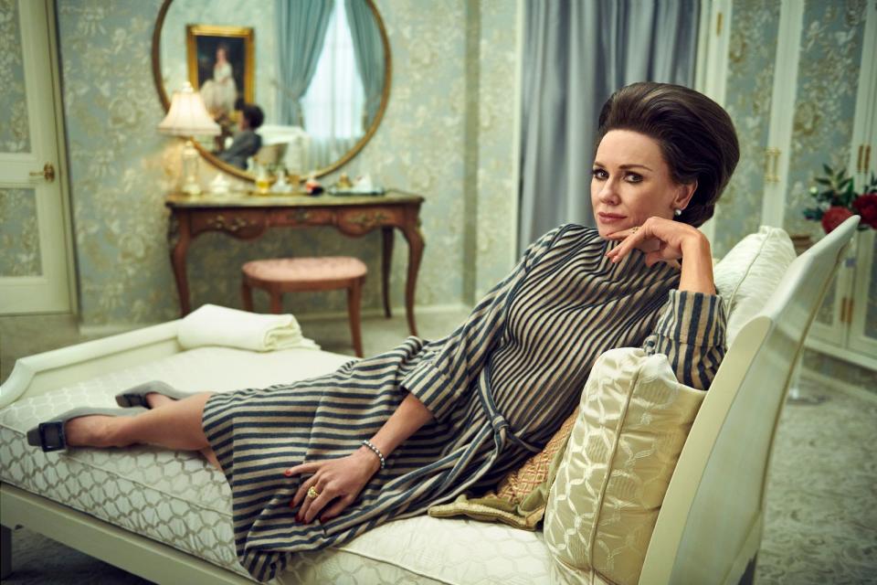 Babe Paley (Naomi Watts) will dem Schriftsteller Truman Capote das Handwerk legen und ihn aus der High Society ausstoßen. (Bild: 2023 FX)