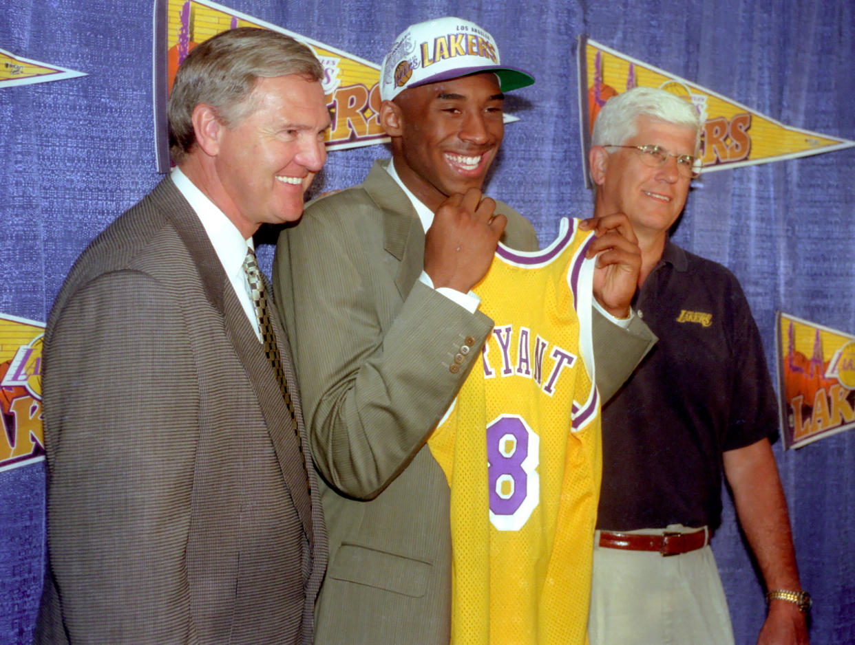 Jerry West, GM, Kobe Bryant and Head Coach Del Harris (Photo by Steve Grayson/WireImage)